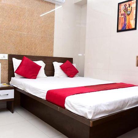 Nivant Lodge Solapur Exterior foto
